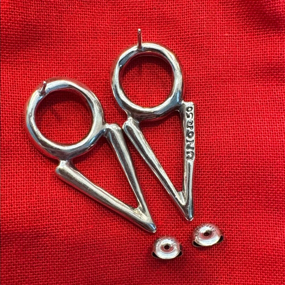 UNO de 50 Silver Triangle Drop Earrings - Picture 4 of 5